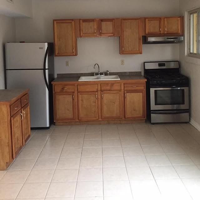 Large kitchen. Gas stove/oven. Access to private screened po