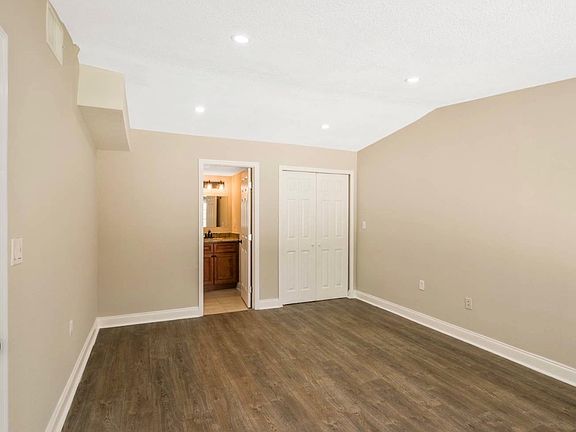 3rd image of 4014 Treasure Cir