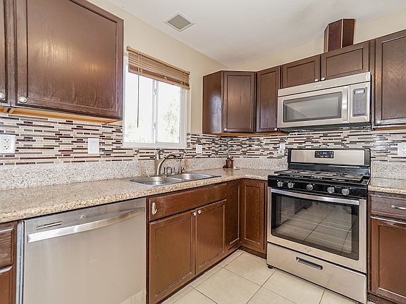 2nd image of 27230 Orangemont Way