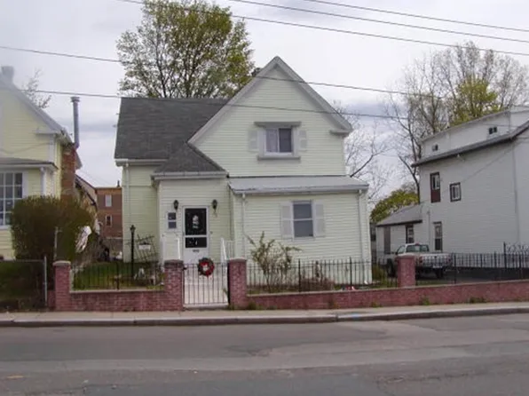 392-394 Harvard St, Dorchester Center, MA 02124