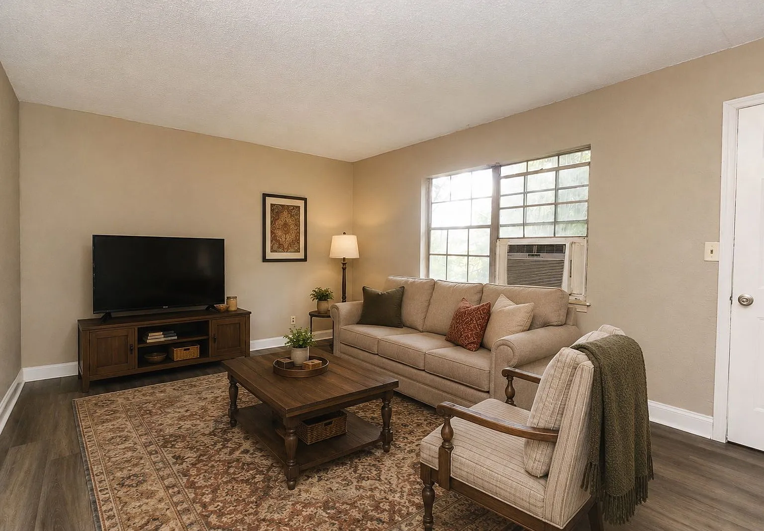 1 bed, 1.0 bath, $750 — Photo 2