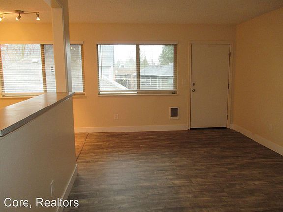 2nd image of 409-419 SE 30th Ave #8070135