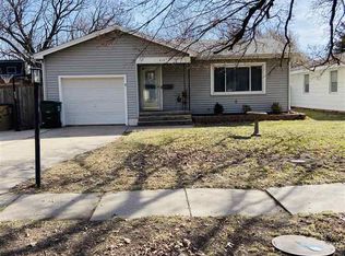 410 College St, Halstead, KS 67056