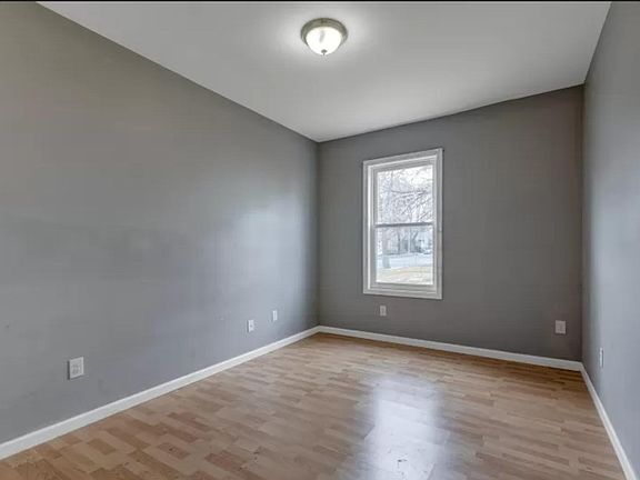 3rd image of 32 Linden Ave #1