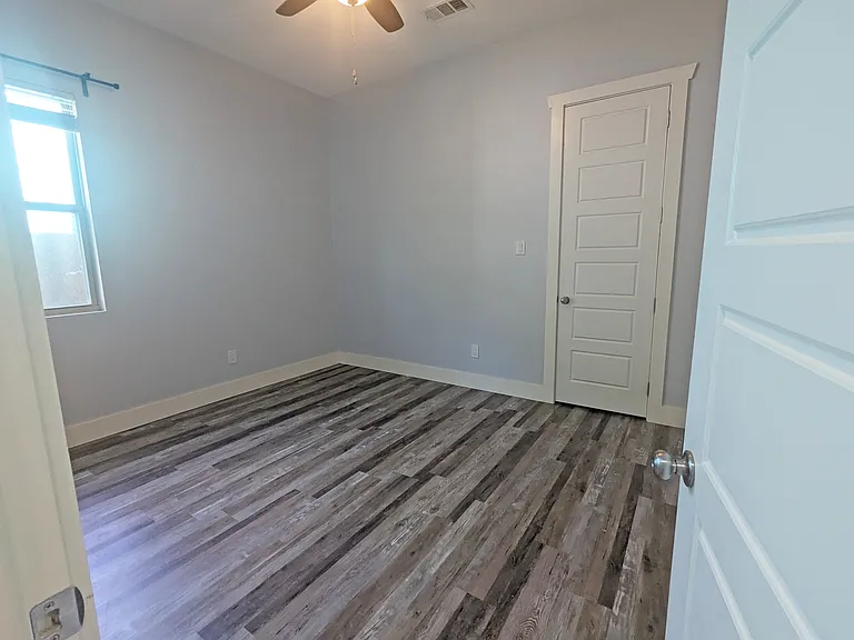 1823 Newport Ave — Photo 9