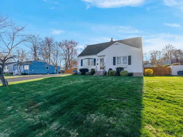 80 Colonial Boulevard, West Haven, CT 06516