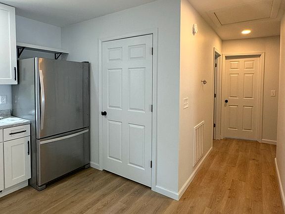 3rd image of 319 Graham St