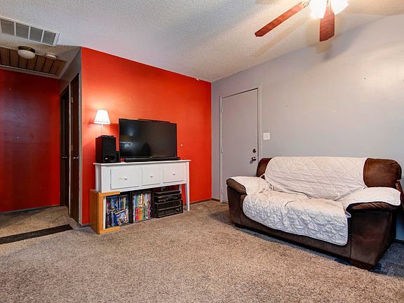 4th image of 2844 N Summit Avenue