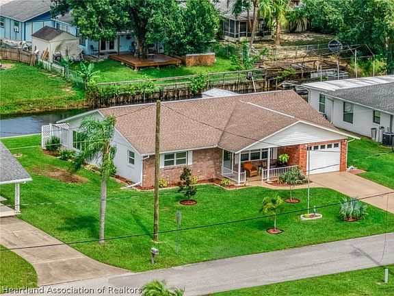 4th image of 1500 Shamrock Dr