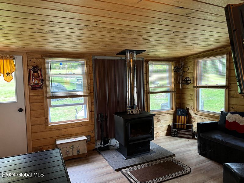 5th image of 141 Carpenter Road