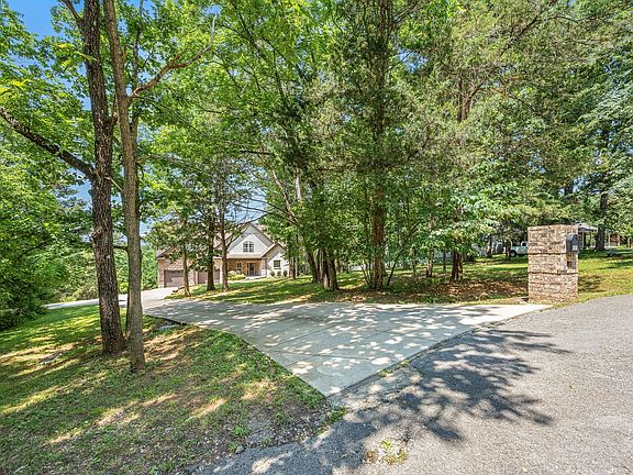2nd image of 3456 Red Oak Trl