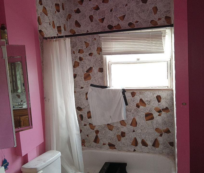 2nd image of 2117 S Walnut St