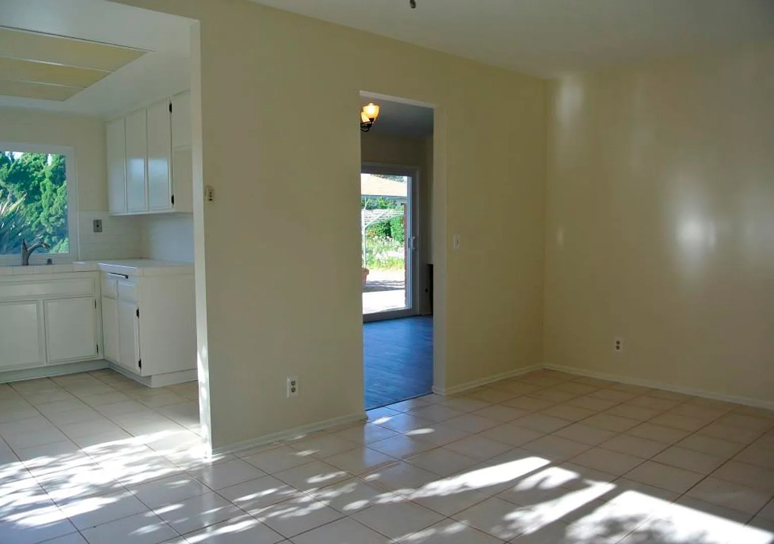 3Bed/2Bath with a Pool in Oceanside~ Navajo — Photo 4