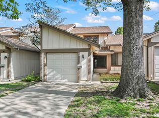 3 Redwood Ln, Springfield, IL 62704