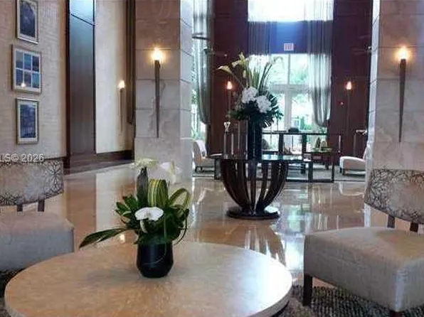 19501 W Country Club Dr APT 506, Aventura, FL 33180