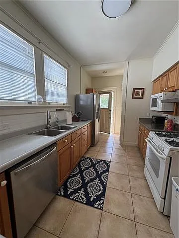3 bed, 2.0 bath, 2000 sqft, $3,500 — Photo 4