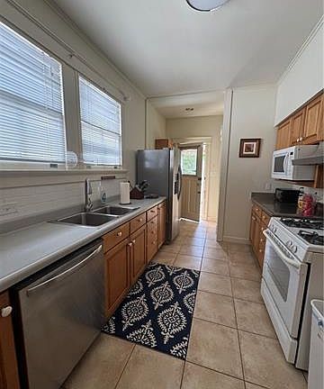 4th image of 1109 State St