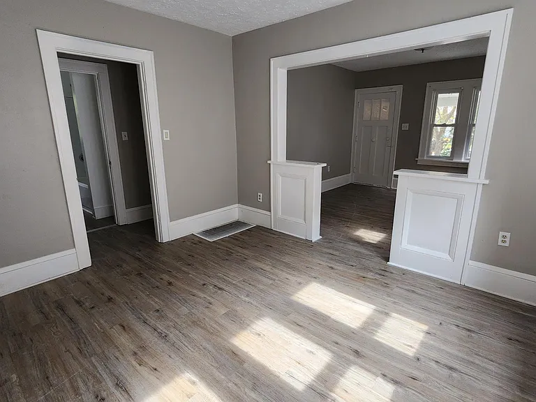 1138 Collinwood Ave — Photo 5