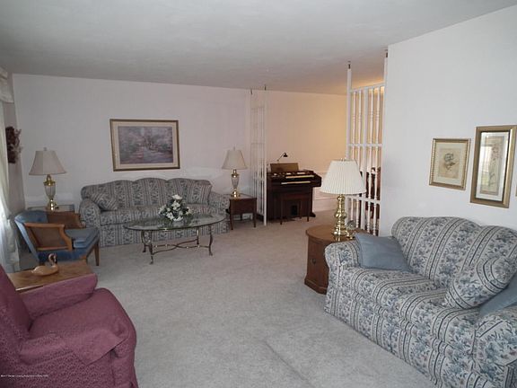 3rd image of 5021 Applewood Dr