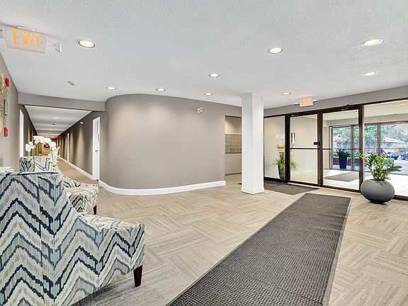 3rd image of 123 Acacia Cir APT 204