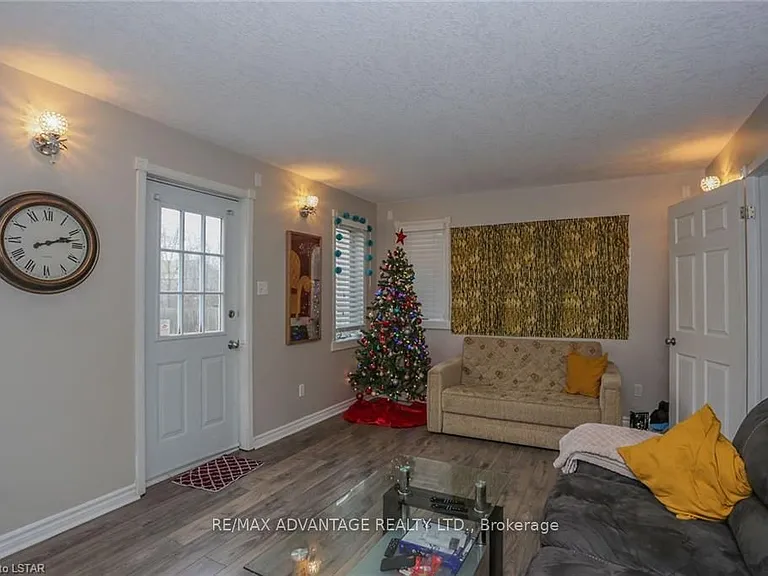 17 Sterling St #UPPER — Photo 17
