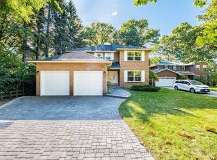 1529 Ballyclare Dr, Mississauga, ON L5C 1J4