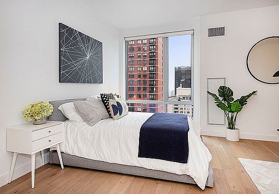 5th image of 225 E 39th St APT 32M