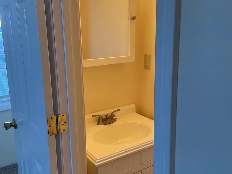 1/2 Bathroom