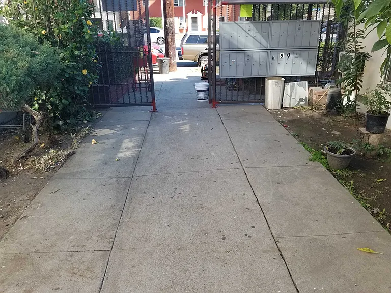 Woodman Ave — Photo 5