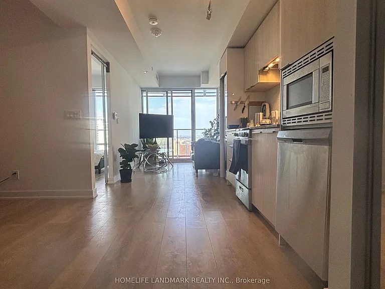 18 Maitland Ter E — Photo 4