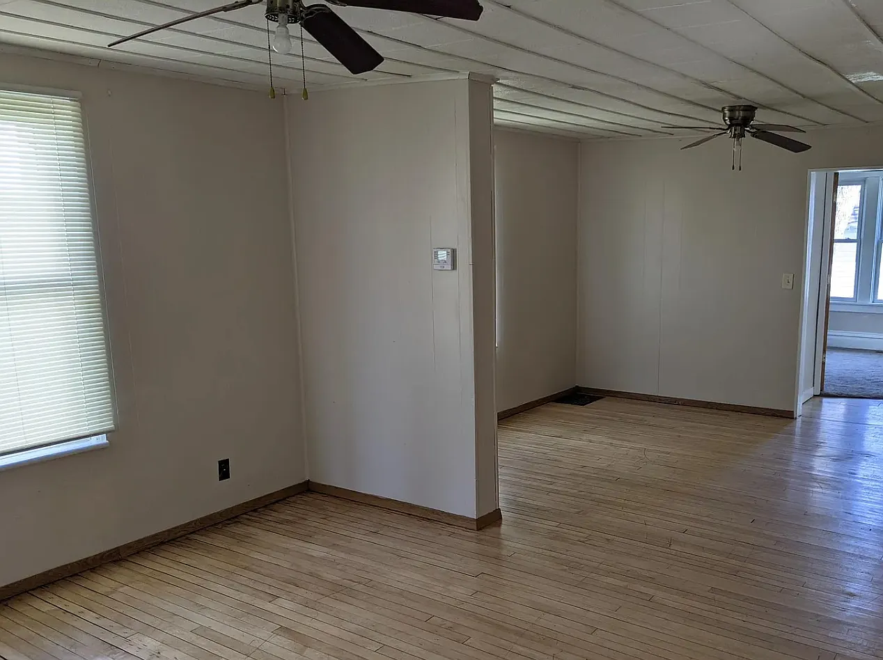 5 bed, 1824 sqft, $2,200 — Photo 2