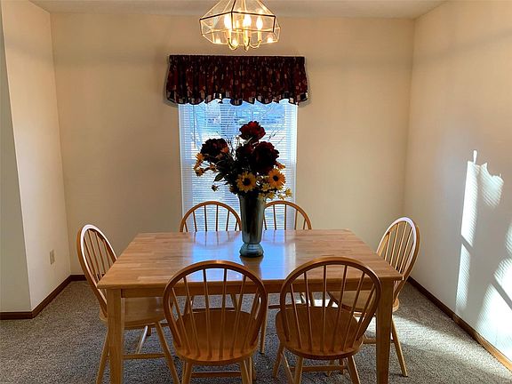4th image of 2106 Hungerford Dr