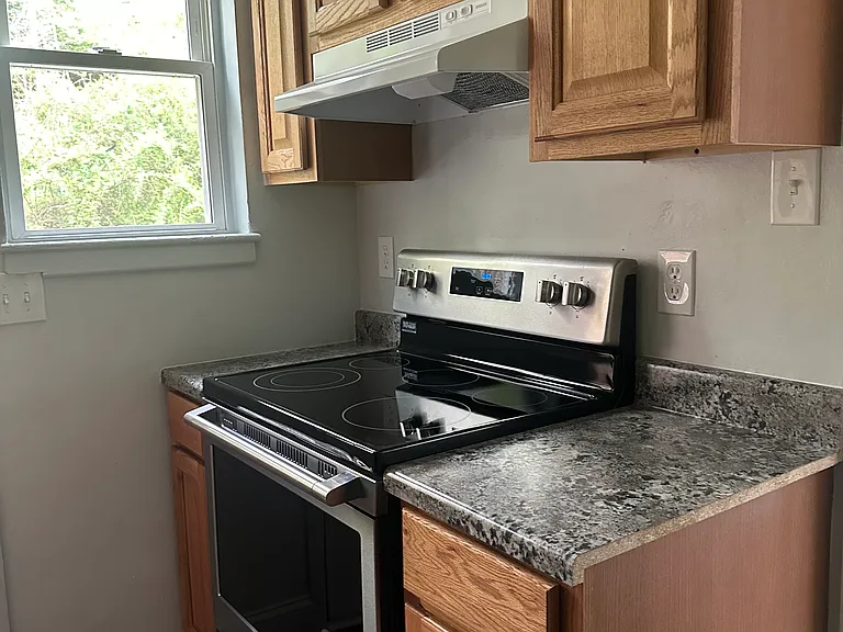 374 S Broad St — Photo 4