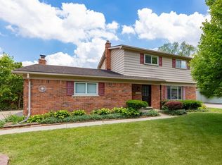 53588 Bruce Hill Dr, Utica, MI 48316