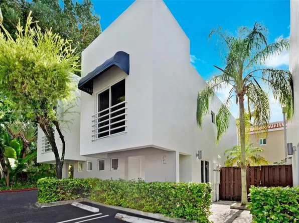2945 Bridgeport Ave APT E, Miami, FL 33133