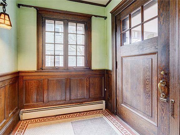 4th image of 370 Barrington St