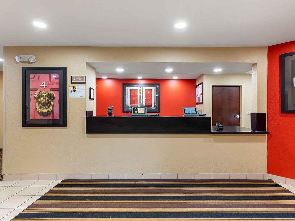 Lobby and Guest Check-in