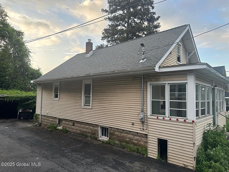 2nd image of 7 Frost Place