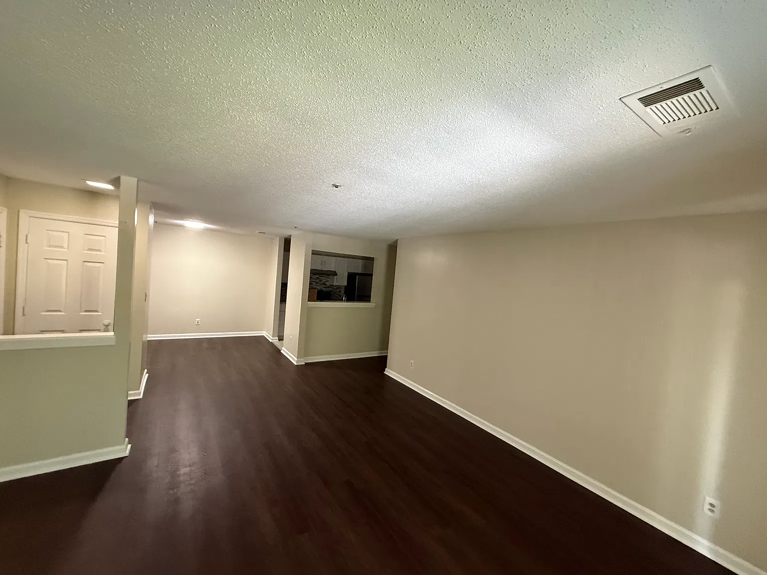 2 bed, 1003 sqft, $1,400 — Photo 1