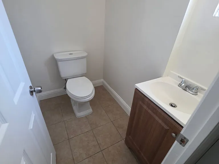 302 Maple Ave #300 — Photo 6