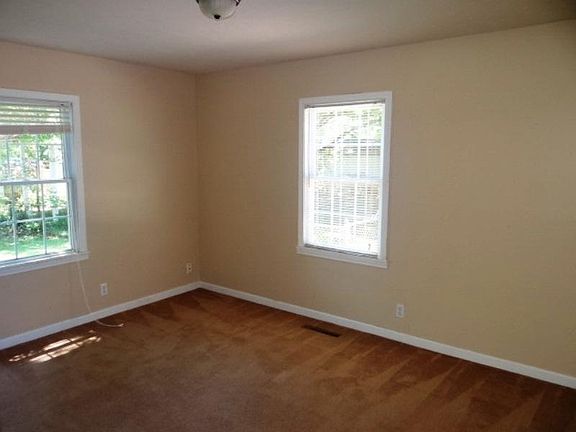 5th image of 2111 Highland Ave