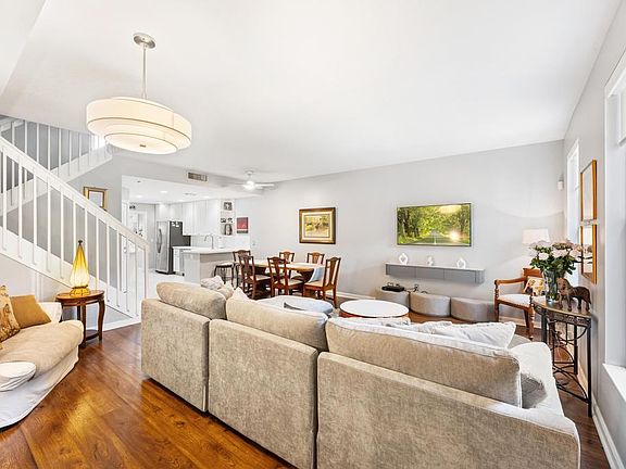 5th image of 332 Legare Court