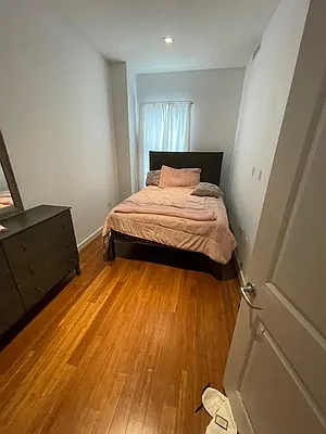 Rented by Bloom Real Estate Group | media 37