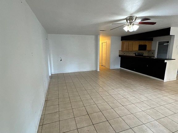 3rd image of 3911 Dolphin Ln