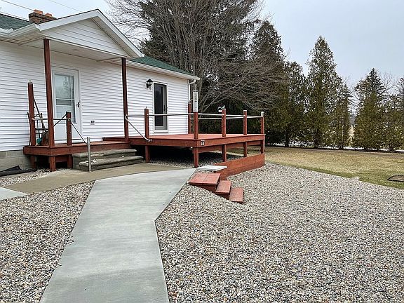 2nd image of 2482 Range Rd
