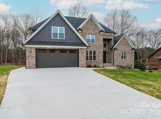 1328 33rd Avenue Dr NE, Hickory, NC 28601