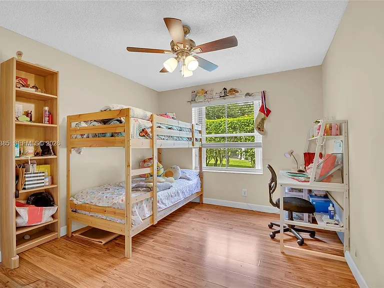 885 Tanglewood Cir — Photo 12