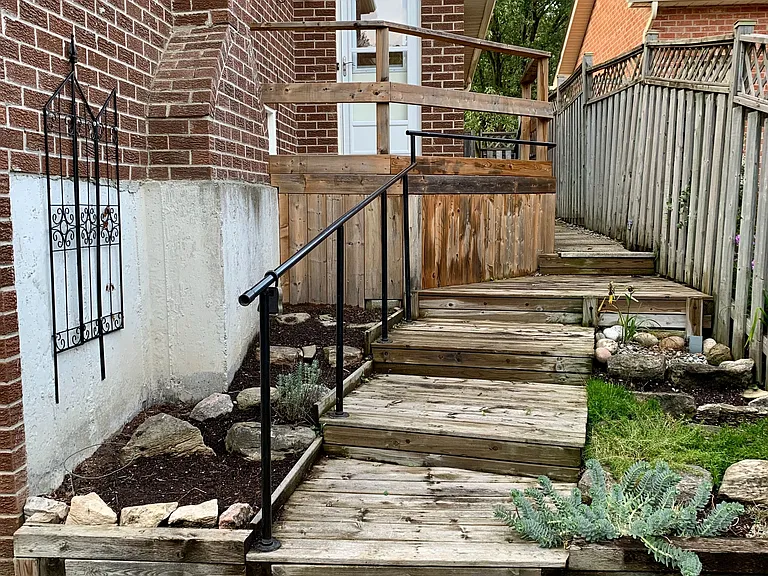 240 Yorkshire Dr #LOWER — Photo 11