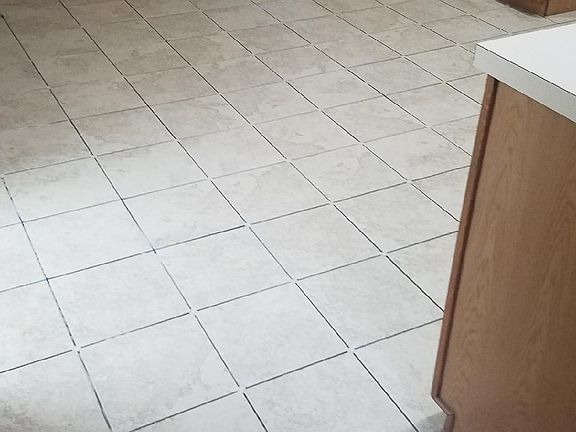 Bright, easy to clean porcelain kitchen tile