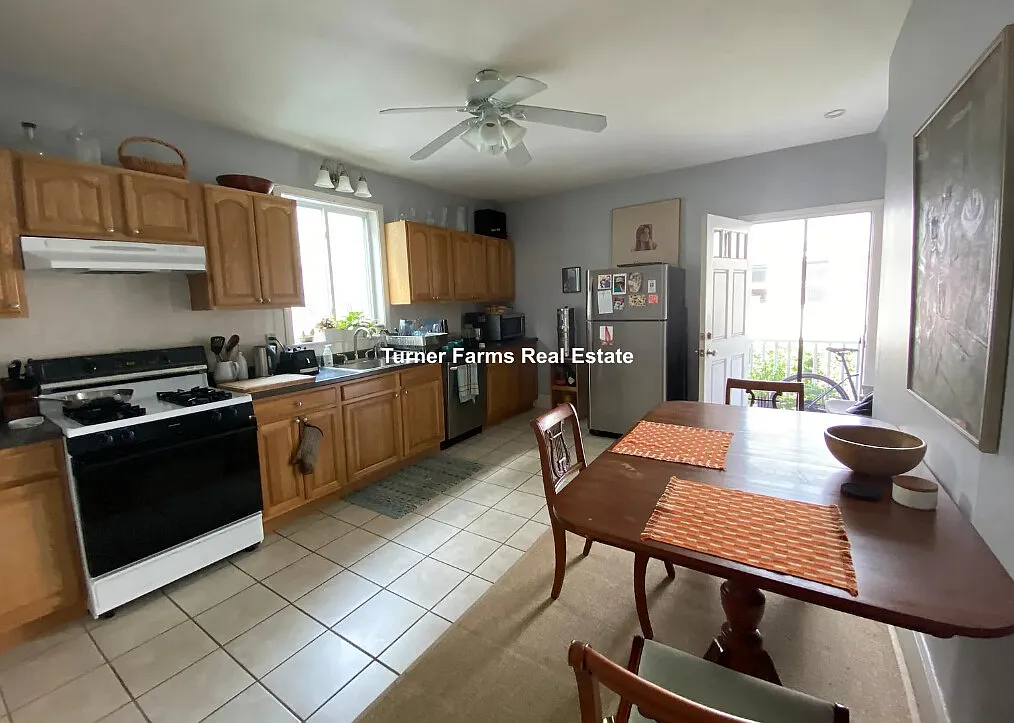 6 bed, 9999 sqft, $7,800 — Photo 3